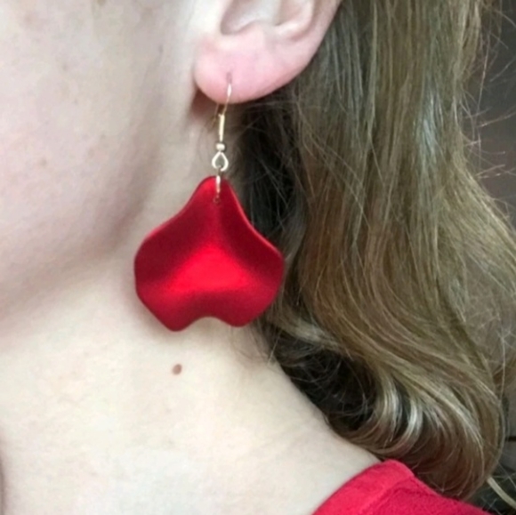 Rose petal drop earrings - Picture 2 of 11